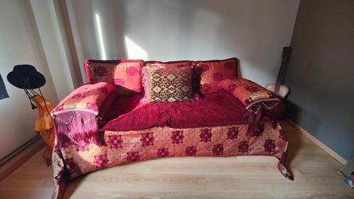 Marokkaanse zetel/logeerbed met losse kussens, Huis en Inrichting, Zetels | Zetels en Chaises Longues, Zo goed als nieuw, Driepersoons