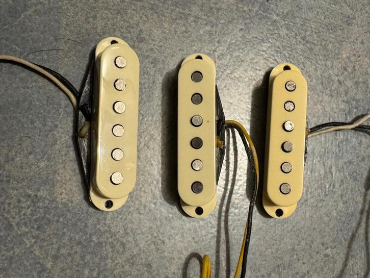 Micros pour guitare Fender et Gibson, Musique & Instruments, Instruments à corde | Guitares | Électriques, Utilisé, Solid body