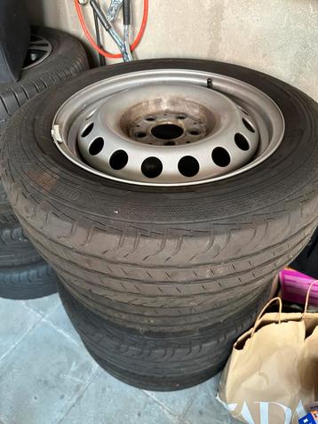 Set autobanden 195/65 R 16 C beschikbaar voor biedingen