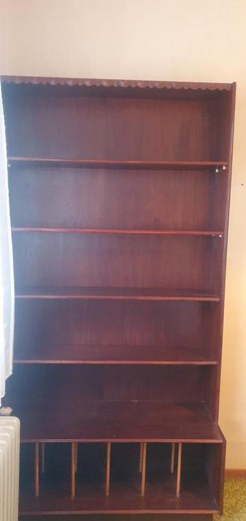 TE KOOP BOEKENKAST / PLATENKAST(LP) beschikbaar voor biedingen