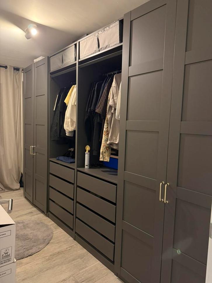 Moderne IKEA kast met LED-verlichting en gouden details, Huis en Inrichting, Kasten | Kleerkasten, Zo goed als nieuw, Ophalen