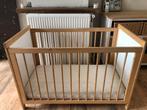 Massief houten baby bed in goede staat, Enlèvement, Utilisé