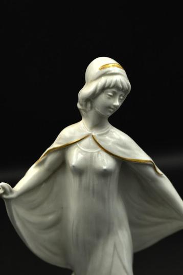 Porseleinen figuur — Umid Art, Capodimonte-stijl beschikbaar voor biedingen
