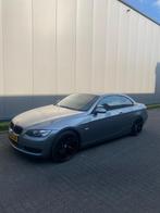 BMW 335i Cabrio E93 – Hardtop | M6 velgen | CarPlay – 306pk, Auto's, BMW, Automaat, Achterwielaandrijving, Cabriolet, Particulier