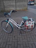 Damesfiets met zijtassen, Ophalen