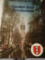 boek Dwalen door Amsterdam, Ophalen of Verzenden, Gelezen, Benelux, Reisgids of -boek