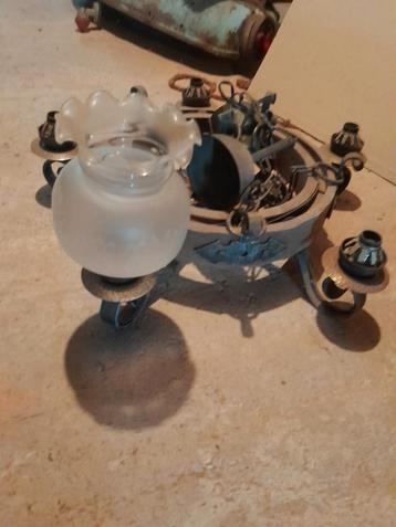 2 lusters  van jaren 80 kompleet met kapjes beschikbaar voor biedingen