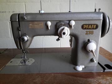 Naaimachine Pfaff type 230.