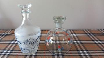 Karafjes in glas (2) beschikbaar voor biedingen