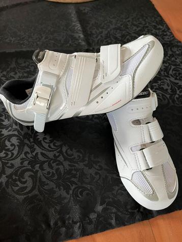 Shimano wielrennersschoenen maatje 37 beschikbaar voor biedingen