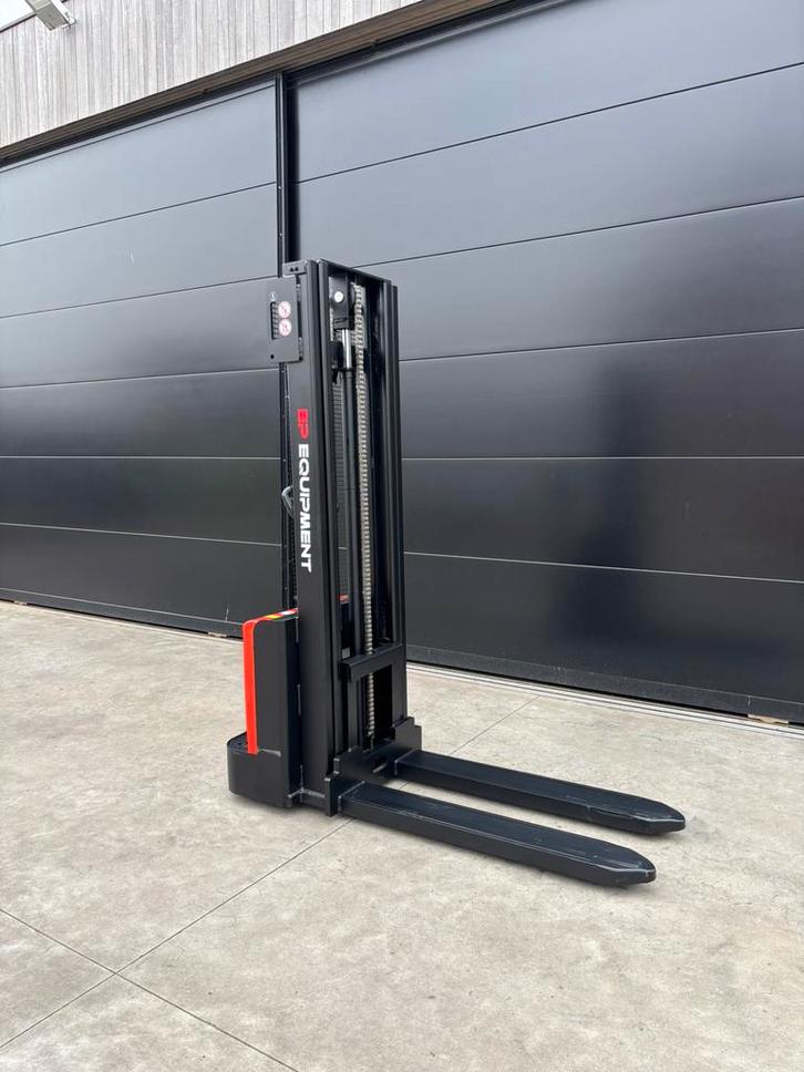 Nieuwe stapelaar Est 122 / 300 cm hefhoogte / 1200 kg hef, Zakelijke goederen, Machines en Bouw | Heftrucks en Intern transport