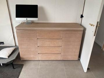 Eiken dressoirkast beschikbaar voor biedingen