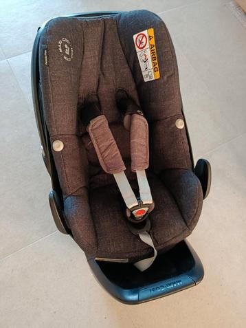 Maxi cosi pebble plus met 2 way fix basis beschikbaar voor biedingen