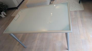 Ikea glazen tafel  beschikbaar voor biedingen