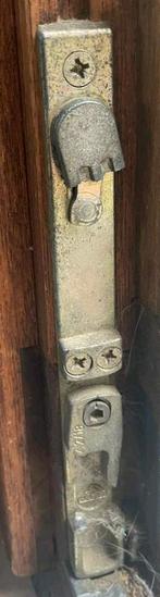 Cherche pièce d'un châssis ( quincaillerie ) urgent, Bricolage & Construction, Châssis & Portes coulissantes, Enlèvement ou Envoi