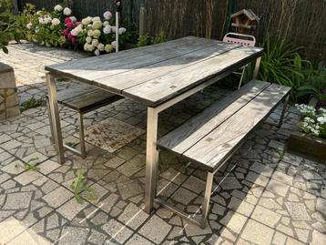 Tuintafel + banken met rvs onderstel en massief houten blad. beschikbaar voor biedingen