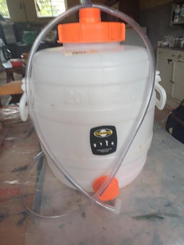Bouteilles de 37,5 cl et cuve de fermentation, Enlèvement, Neuf