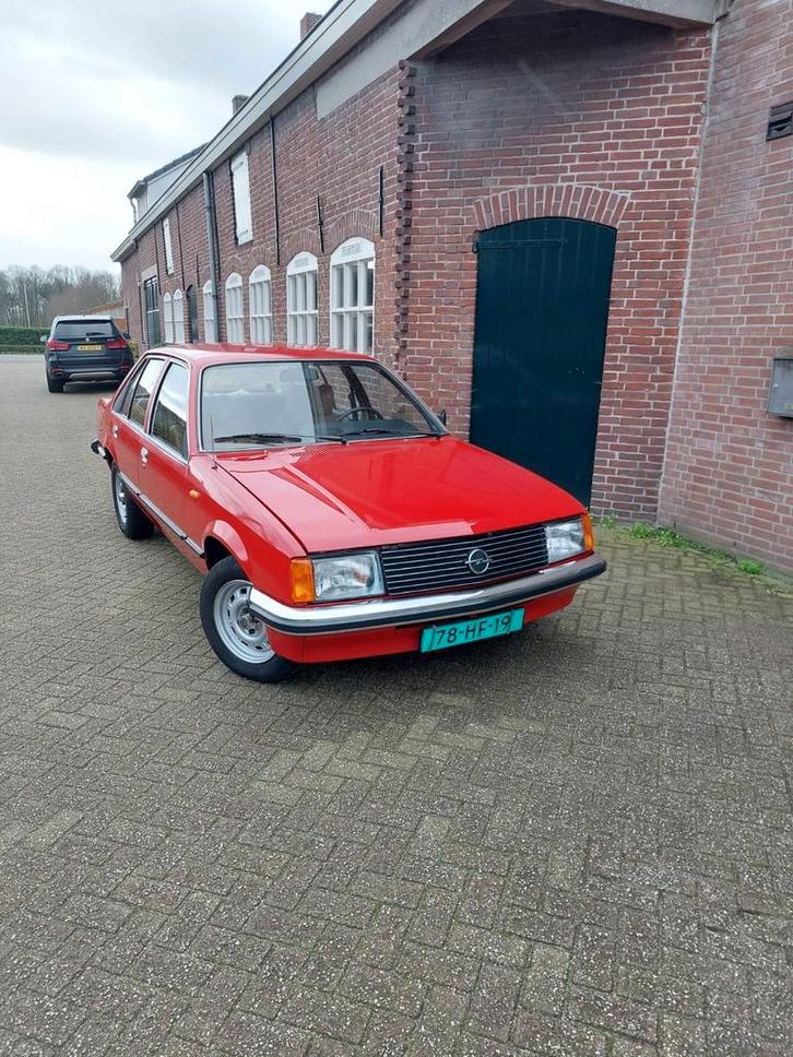 Opel rekord E1  1.9, Autos, Oldtimers & Ancêtres, Attache-remorque, Opel, Boîte manuelle, Enlèvement