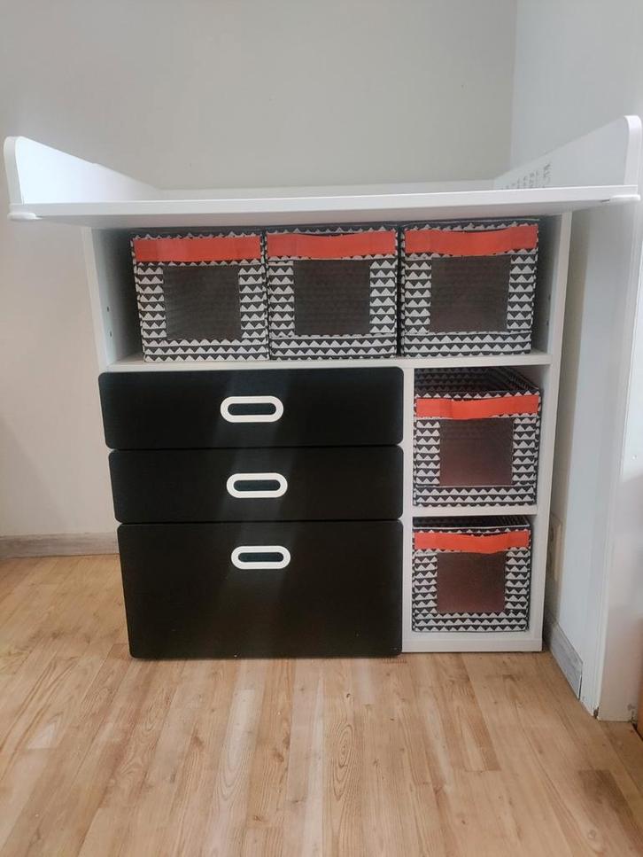 Commode/ verzorgingstafel/ (sta)bureau  met opbergmanden., Kinderen en Baby's, Kinderkamer | Commodes en Kasten, Zo goed als nieuw
