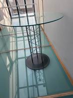Glazen tafel met ijzeren onderstel, blad 80 cm diameter,, Ophalen, Zo goed als nieuw