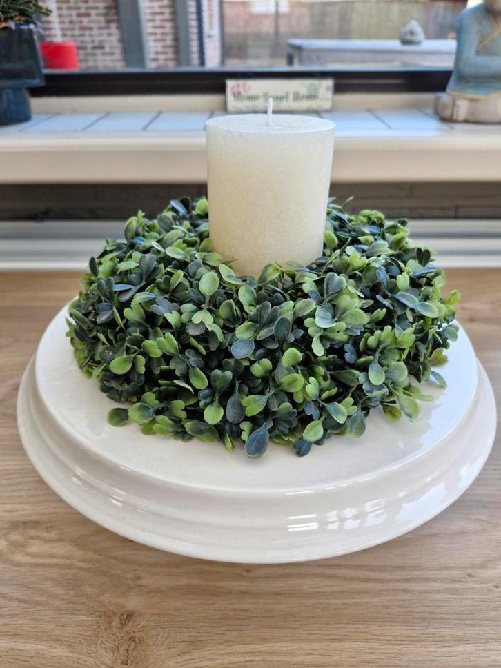 Mooie serveerschaal op voet met buxuskrans en kaars, Huis en Inrichting, Woonaccessoires | Dienbladen, Zo goed als nieuw, Rond