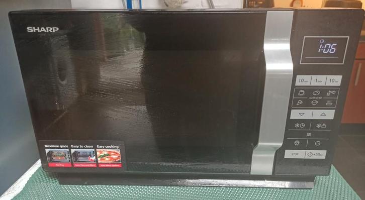 micro-ondes de cuisine Sharp € 69, -, Maison & Meubles, Cuisine | Éléments de cuisine, Utilisé, Noir, Enlèvement ou Envoi