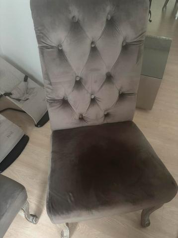 Landelijke bruine stoelen je koopt er 4 & krijgt 2 gratis! beschikbaar voor biedingen