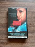 VHS - Striking Distance - Engels - Columbia Tristar - €2, Cd's en Dvd's, VHS | Film, Thrillers en Misdaad, Gebruikt, Ophalen of Verzenden