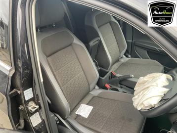 INTERIEUR (|2GM880241E|2GM880242E|2GM880242D|2GM880242E|) beschikbaar voor biedingen