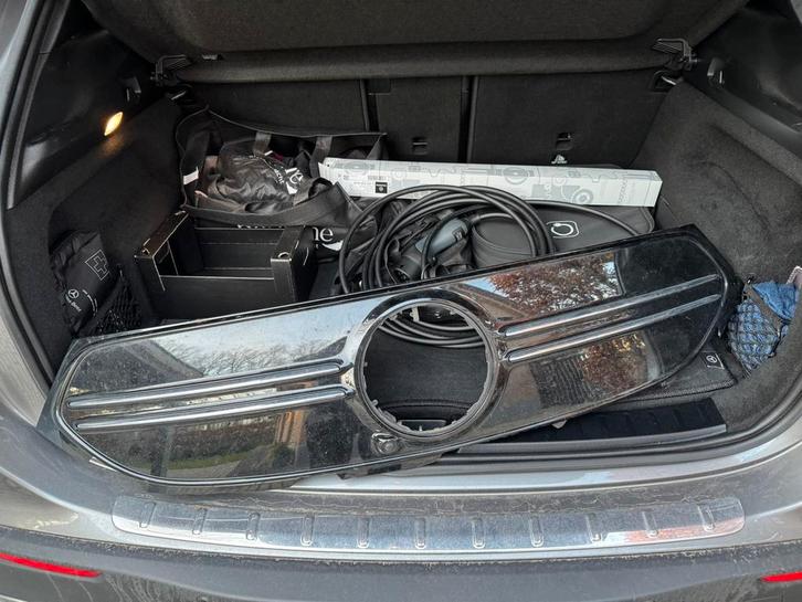 Gebruikte Mercedes EQA AMG grill shadow line black, Auto-onderdelen, Carrosserie, Mercedes-Benz, Voor, Gebruikt, Ophalen of Verzenden