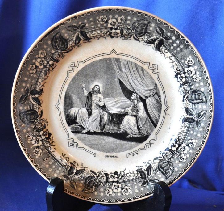 assiette Maastricht decor noir religieux (9), Antiquités & Art, Antiquités | Assiettes décoratives & Carrelages, Enlèvement ou Envoi