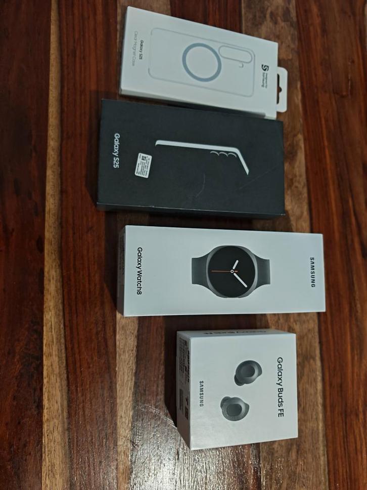 Lot s25 , Buds et watch 8 coque boîte facture vente échange, Huis en Inrichting, Deurbellen, Zo goed als nieuw, Ophalen