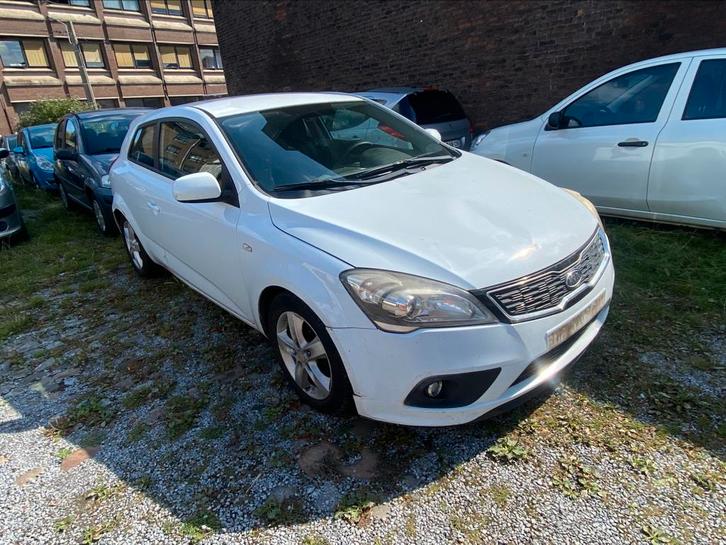 KIA PROCEED 1.6CRDI 66KW/2011/CLIM/EURO 5/ROULE BIEN, Auto's, Kia, Bedrijf, Te koop, (Pro) Cee d, ABS, Airbags, Airconditioning