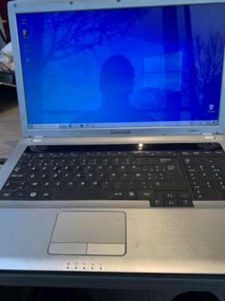Samsung laptop R730, Informatique & Logiciels, Ordinateurs portables Windows, Utilisé, 17 pouces ou plus, HDD, SSD, 2 à 3 Ghz