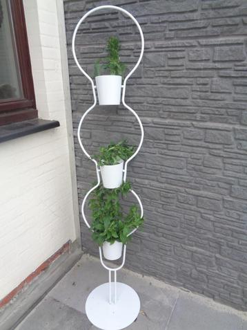 Plantenrek Ikea voor 3 bloempotten beschikbaar voor biedingen