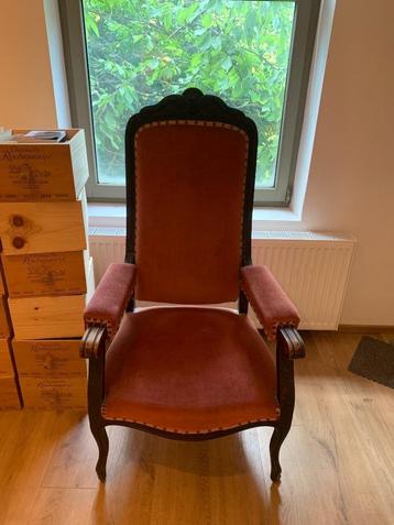 ANTIEKE FAUTEUILS TE KOOP — KARAKTERVOLLE STUKKEN beschikbaar voor biedingen