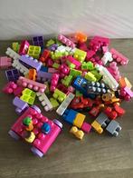 Mega Bloks , 105 blokken en wagentjes en figuren, Ophalen of Verzenden, Zo goed als nieuw