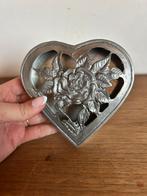 Ancien plat en forme de cœur en étain, Enlèvement ou Envoi