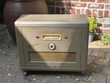 Vintage verwarmingstoestel beschikbaar voor biedingen