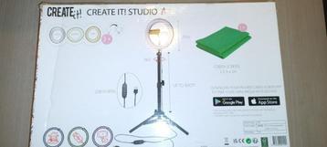 Created it! Studio beschikbaar voor biedingen