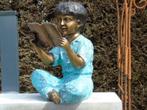 bronzen beeld van een jongen die aan het boek zit, super!, Tuin en Terras, Nieuw, Overige materialen, Overige typen, Ophalen of Verzenden
