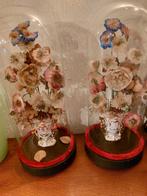 2 antieke stolpen met bloemenboeket in porceleinen vaasjes, Antiek en Kunst, Ophalen