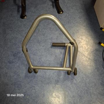 Achterste Paddock stand BMW nine T beschikbaar voor biedingen