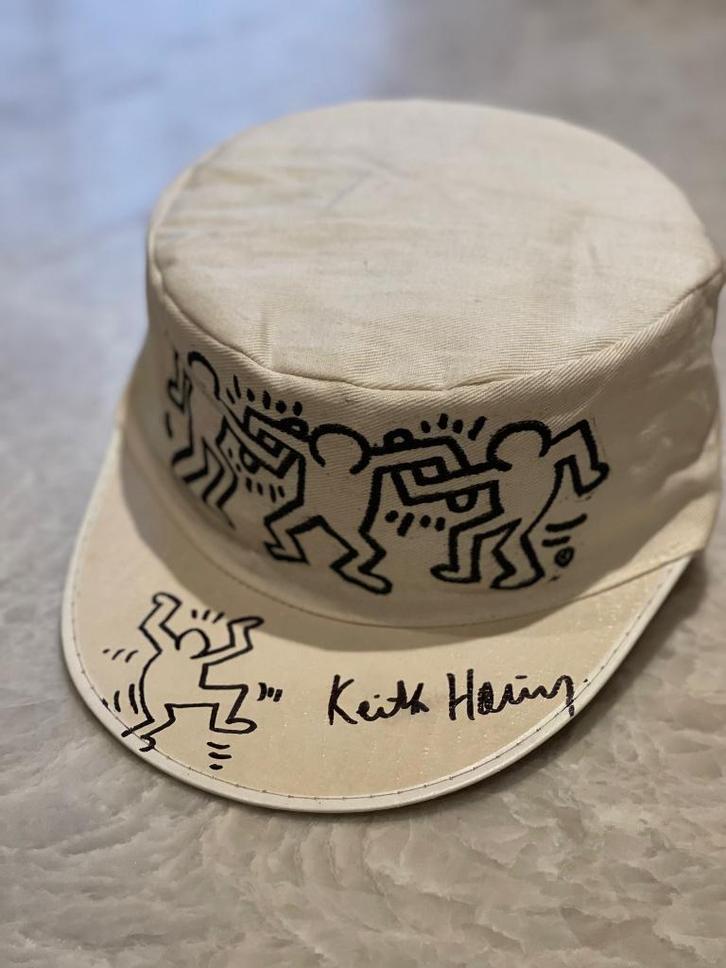 Keith Haring World Tour hat - Dancing Figure drawing, Antiek en Kunst, Kunst | Designobjecten, Ophalen