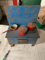 Oud retro speelgoed keukentje met oven en kookpotten en pann, Antiek en Kunst, Ophalen of Verzenden