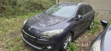 Megane BVA 2012 accidentée beschikbaar voor biedingen
