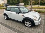 Mini cooper ONE 16D bwj 2010  km 138.145 auto airco, Auto's, Mini, Voorwielaandrijving, Euro 5, Stof, Zwart