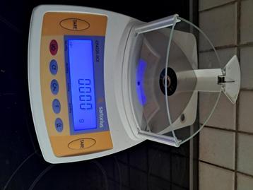 Balance Sartorius  420g  précision  au centième, Enlèvement, Utilisé