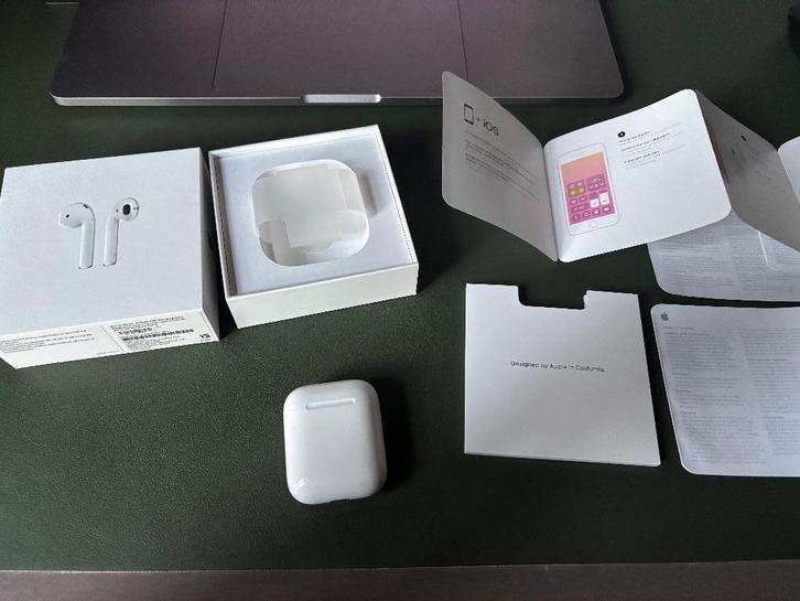 AirPods (2nd Gen.) + Case, Telecommunicatie, Mobiele telefoons | Oordopjes, Gebruikt, Ophalen of Verzenden