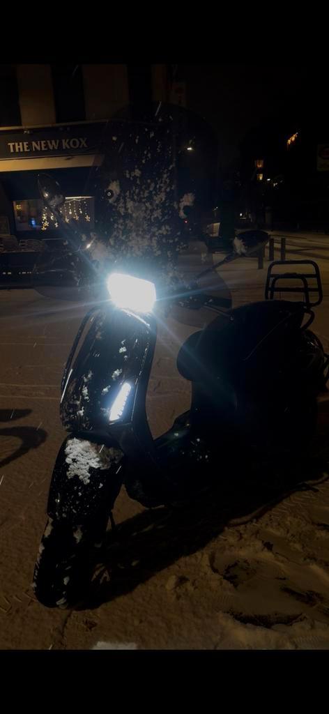 Vespa Sprint - zwart (2019), Fietsen en Brommers, Brommeronderdelen | Scooters, Vespa, Ophalen